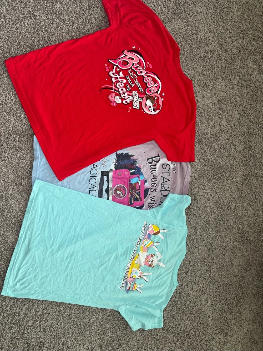 Women’s Buc-ees t-shirt bundle - Picture 9 of 9